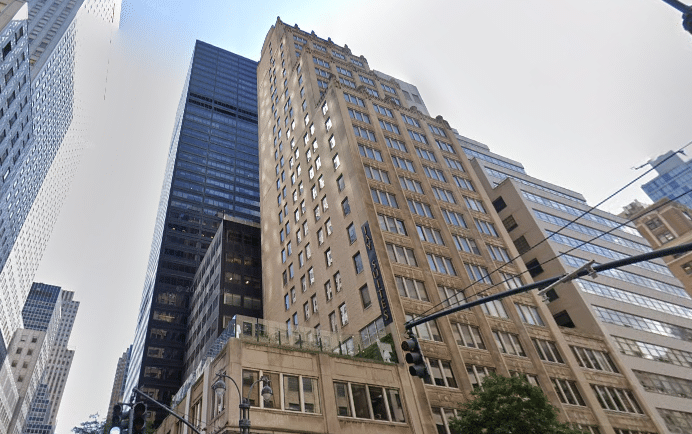 Lexington Tower at 369 Lexington Avenue in Midtown East offers premium commercial loft and office space.